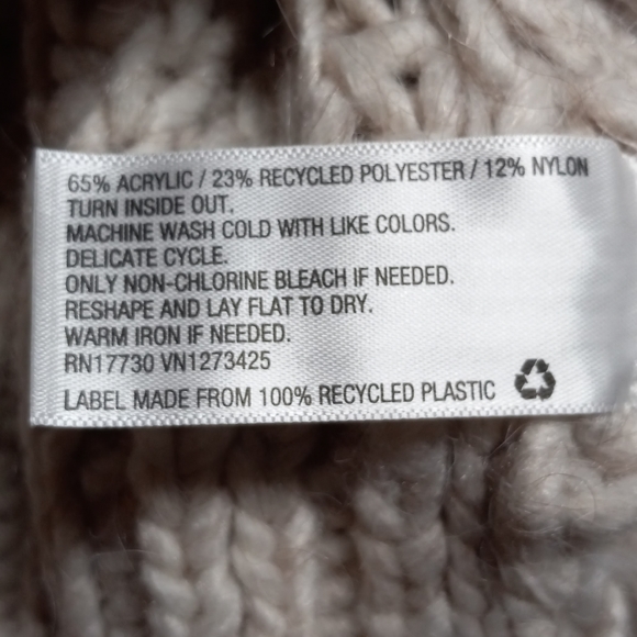 Chunky Knit Turtle neck sweater - Picture 3 of 6